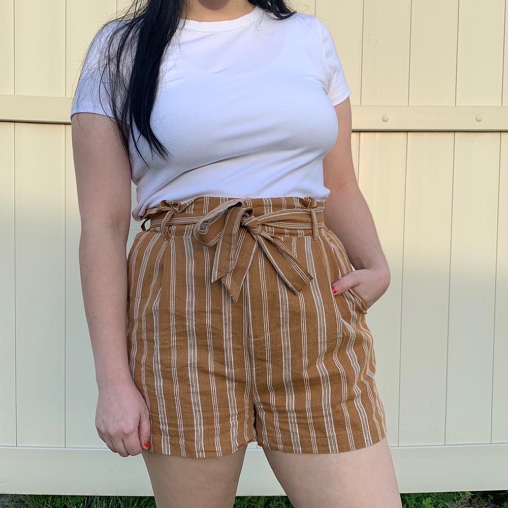 Tan Linen blend paper bag shorts // size: large // brand: forever21
